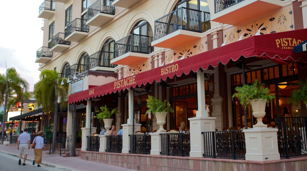 Clematis Street mettant en vedette scĂšnes de rue, ville et bar