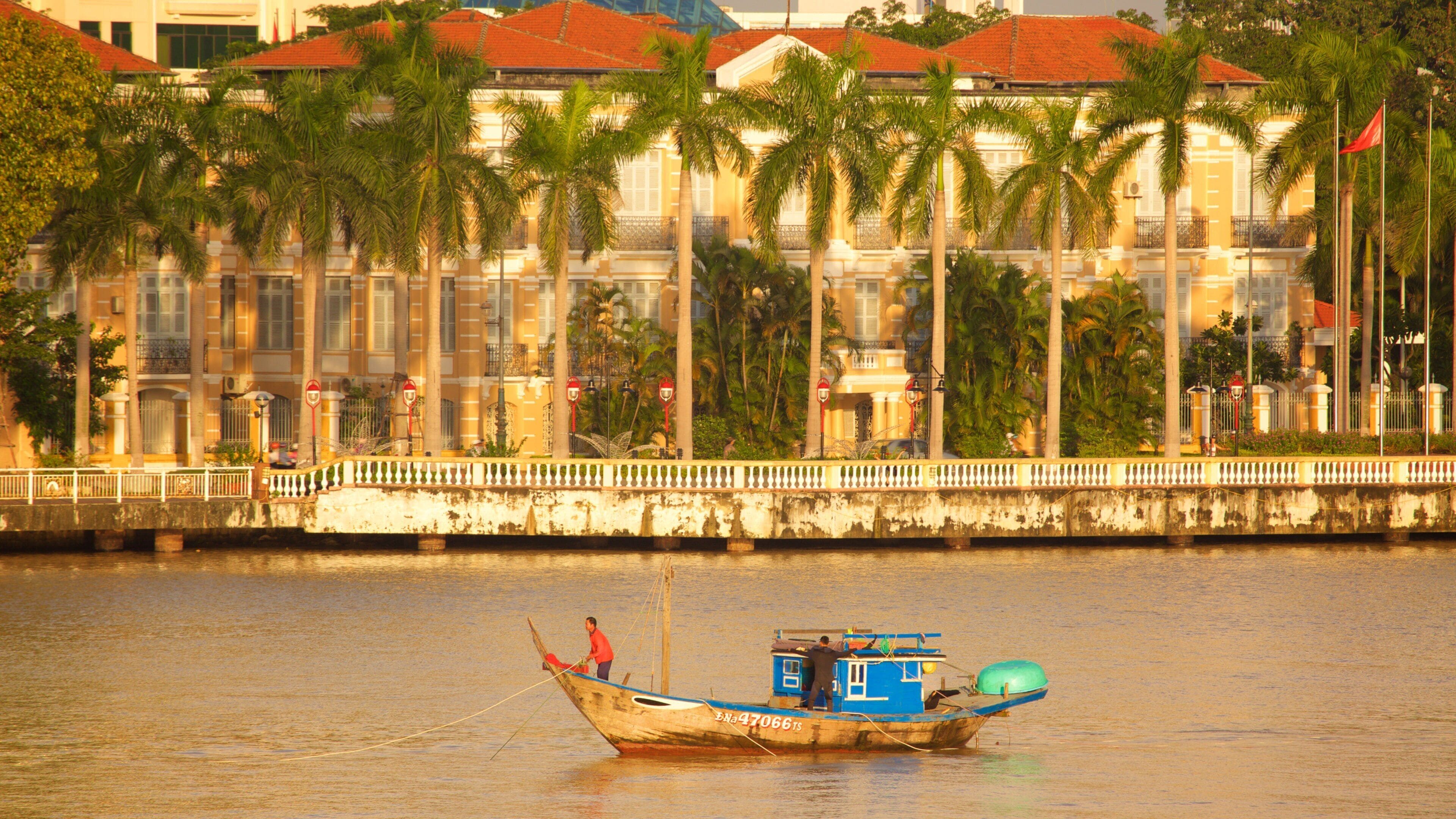 Han-elven som inkluderer elv eller bekk og båter