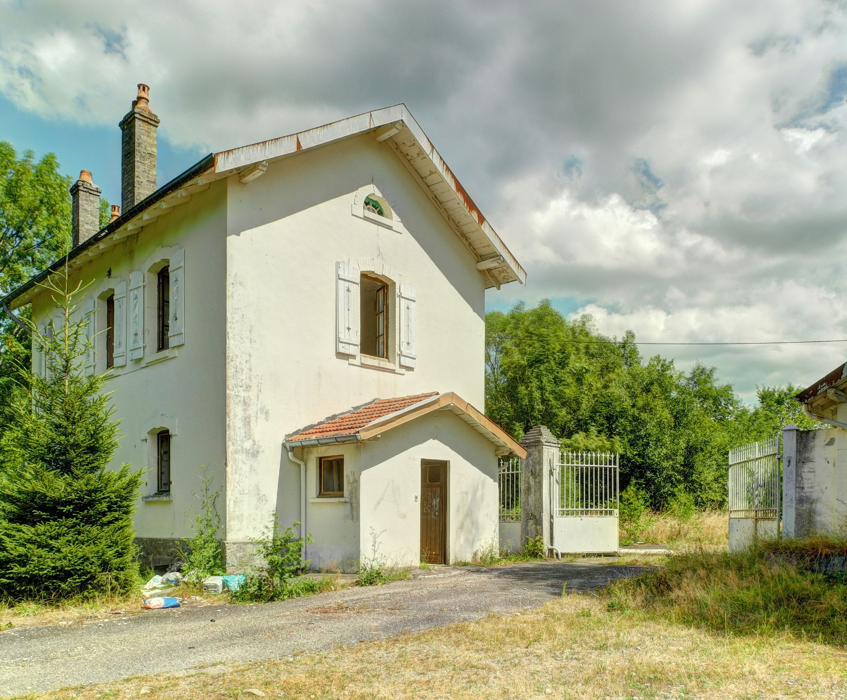 This file was uploaded with Commonist. Usine Walter-Seitz de Granges-sur-Vologne : la maison du gardien (HDR).