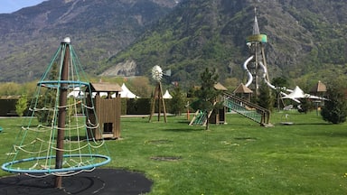 Labarynthe adventure is a really great adventure playground area for kids in the valley of Martigny. along with the labarynth are slides, climbing frames, bouncy castles, pool tables, old school pub games, etc... Cost 50CHF for the four of us for the whole day. Would recommend bringing your own food/snacks though.
#kidsfun #martigny