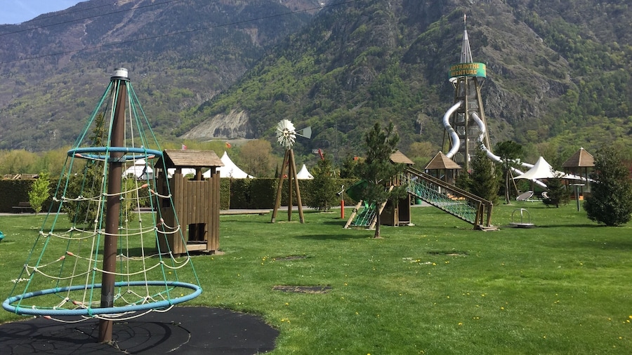 Labarynthe adventure is a really great adventure playground area for kids in the valley of Martigny. along with the labarynth are slides, climbing frames, bouncy castles, pool tables, old school pub games, etc... Cost 50CHF for the four of us for the whole day. Would recommend bringing your own food/snacks though.
#kidsfun #martigny