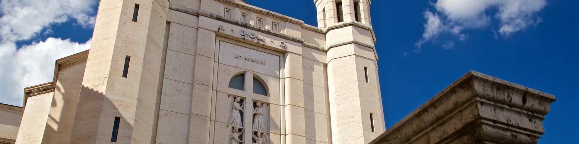 Basilica di Santa Rita which includes heritage architecture