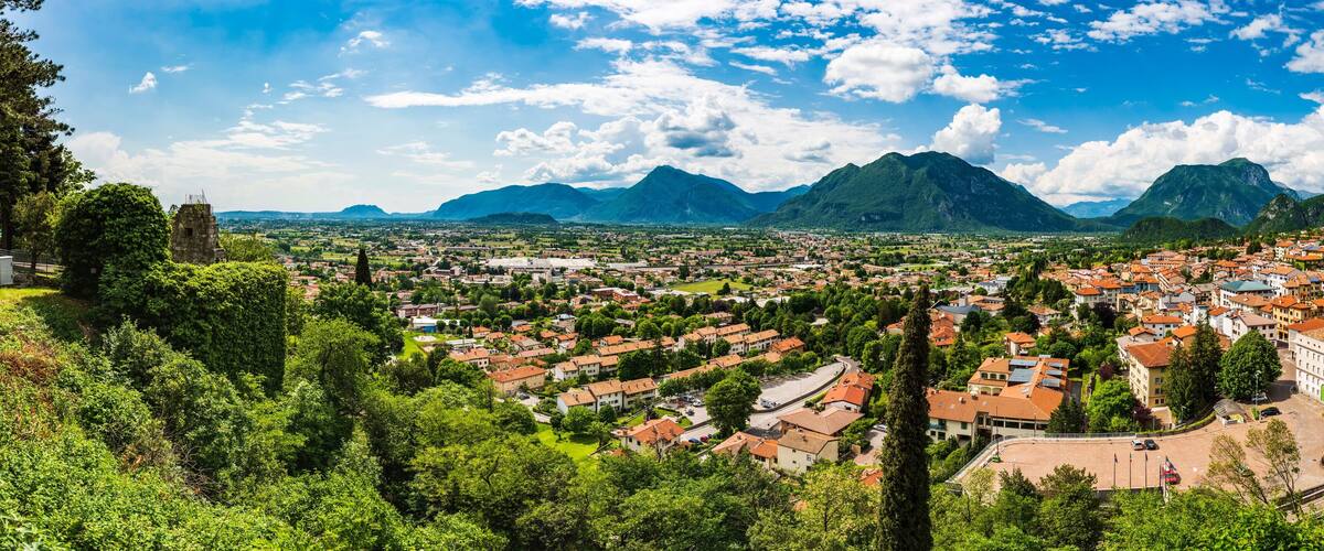 A town nestled in a valley with mountains in the background.