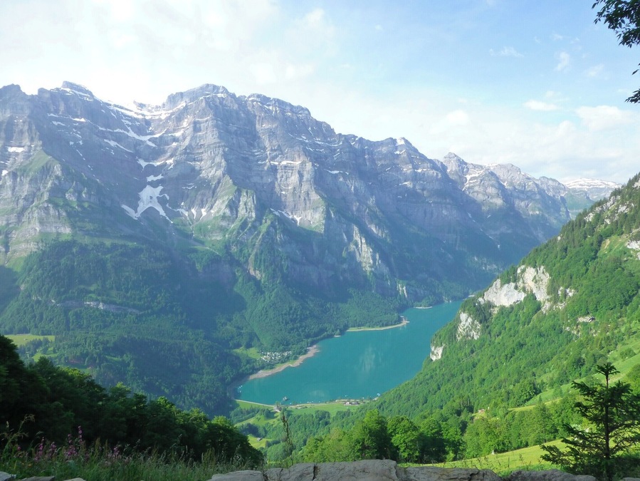Beautiful lake situated between steep mountain ranges in the Swiss alps. Great place for hikes and swimming.