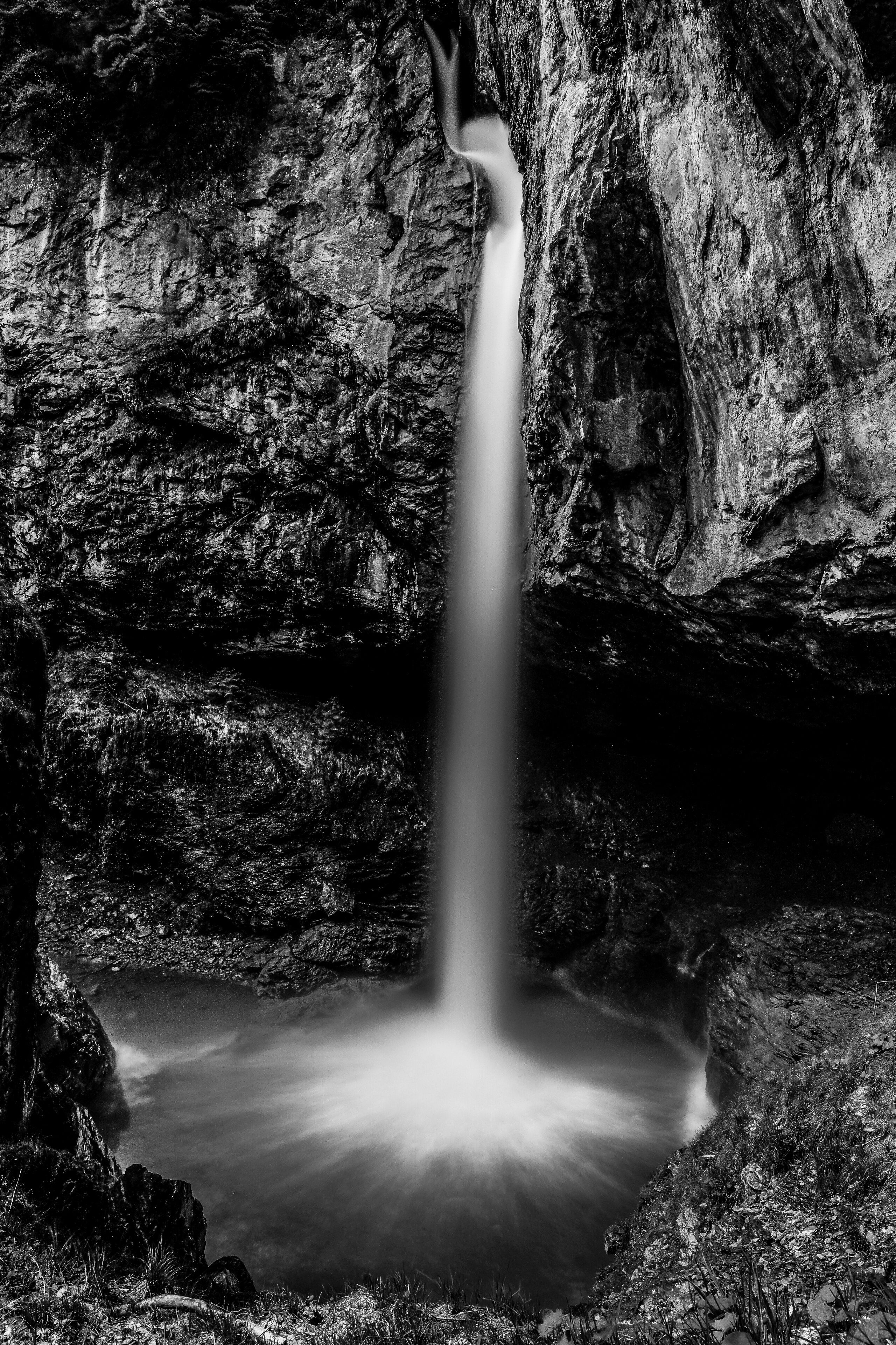 Berglistüber waterfall, one of the most beautiful in Switzerland !

A bit off the beaten track, it takes some time to get there. From Zurich, take the S25 to Linthal (1.5h), then walk up the Klausenstrasse for about 4K. At the Bergli restaurant, take a left into the forest (there will be signs).

You can actually walk behind this waterfall !