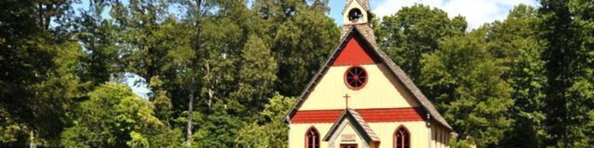 Rugby, Tennessee. Rugby is an unincorporated community in Morgan and Scott counties in the U.S. state of Tennessee. Founded in 1880 by English author Thomas Hughes, Rugby was built as an experimental utopian colony. ... By late 1887, most of the original colonists had either died or moved away from Rugby.