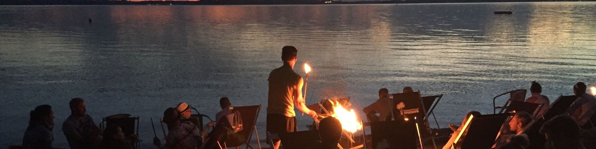 Chilling with friends, a cold drink in your hand, watching the sunset over the Chiemsee ( Bavaria, Germany). This evening could be worse 😉.