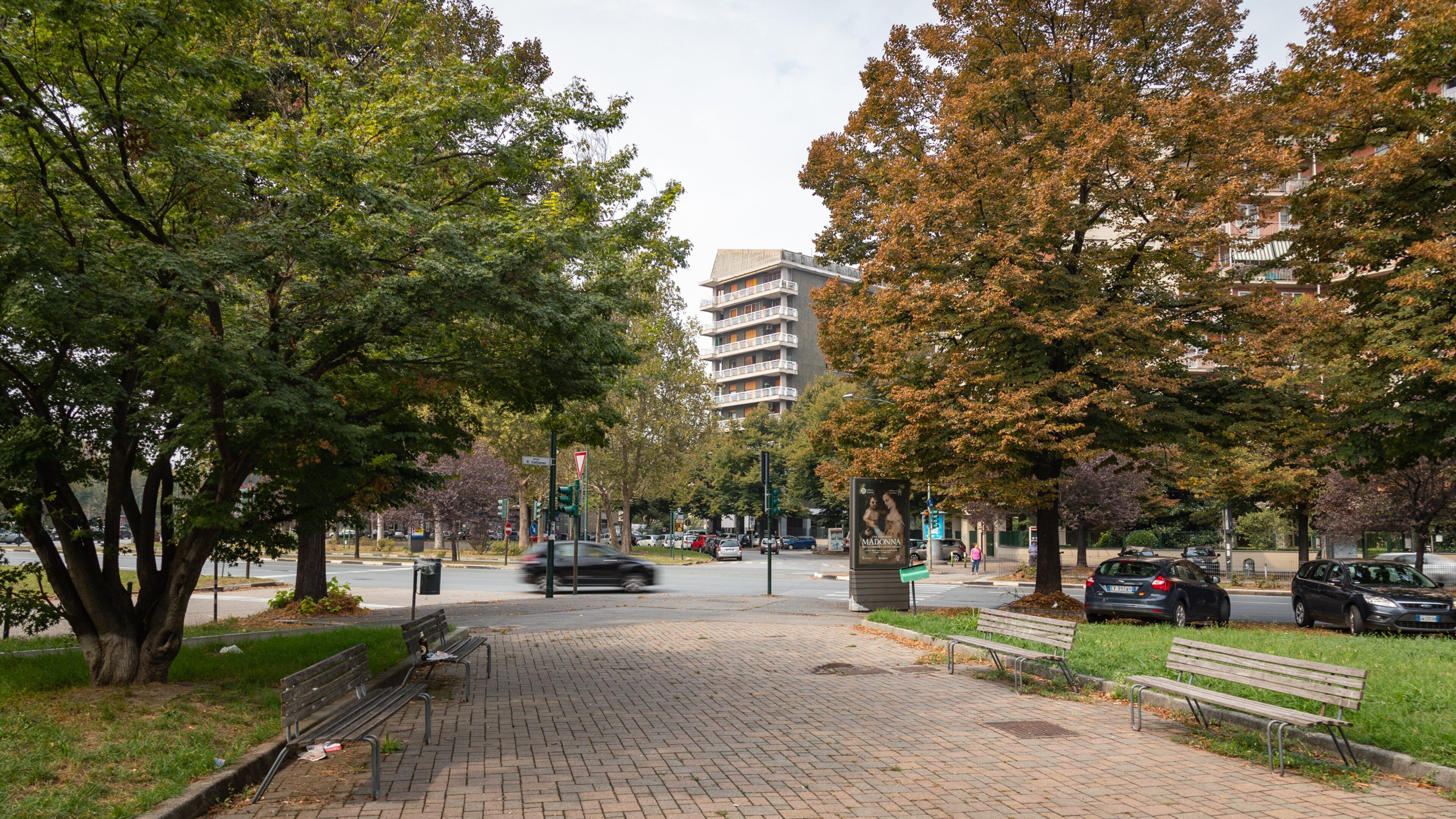 Mirafiori which includes a garden