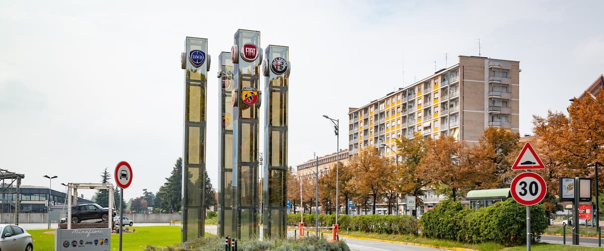 Mirafiori showing a garden and signage