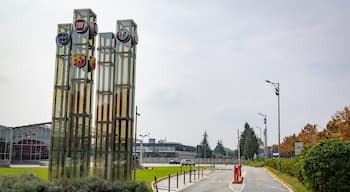 Mirafiori showing signage and a garden