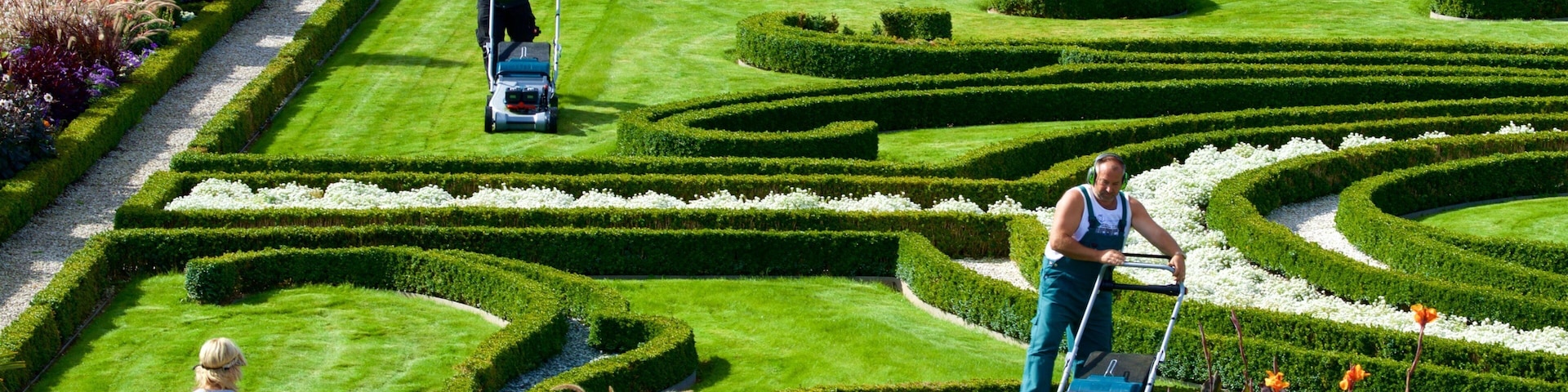 Herrenhausen Gardens which includes a garden as well as a small group of people
