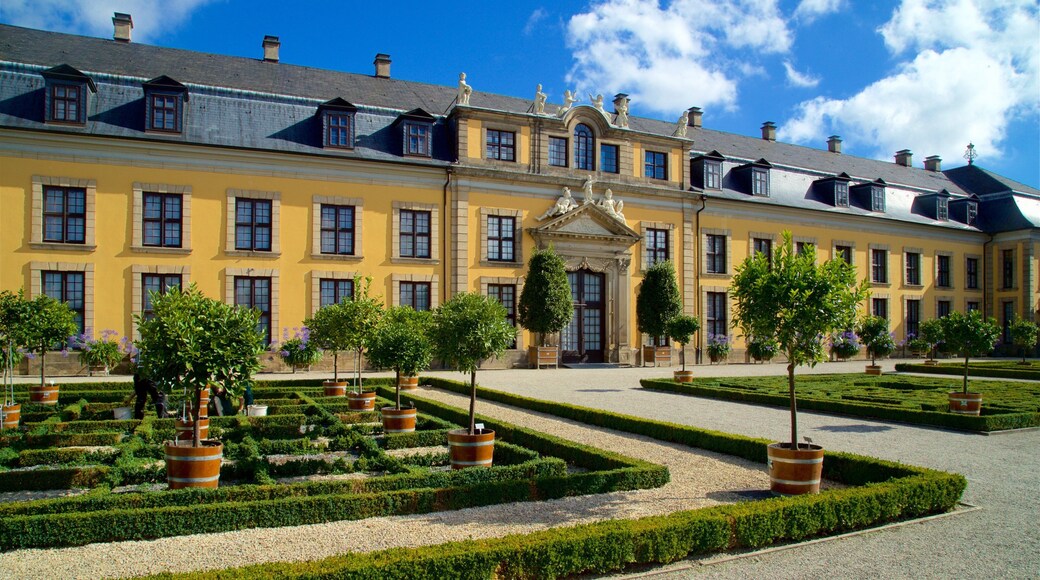 Herrenhäuser Gärten welches beinhaltet historische Architektur und Garten
