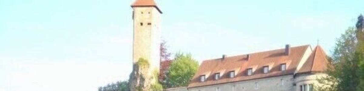 Veldenstein castle from the mid 13th century was once home to Herman Goering and has a bunker underneath. Great place to visit, eat and of course try the Veldensteiner beer! #matgothunts