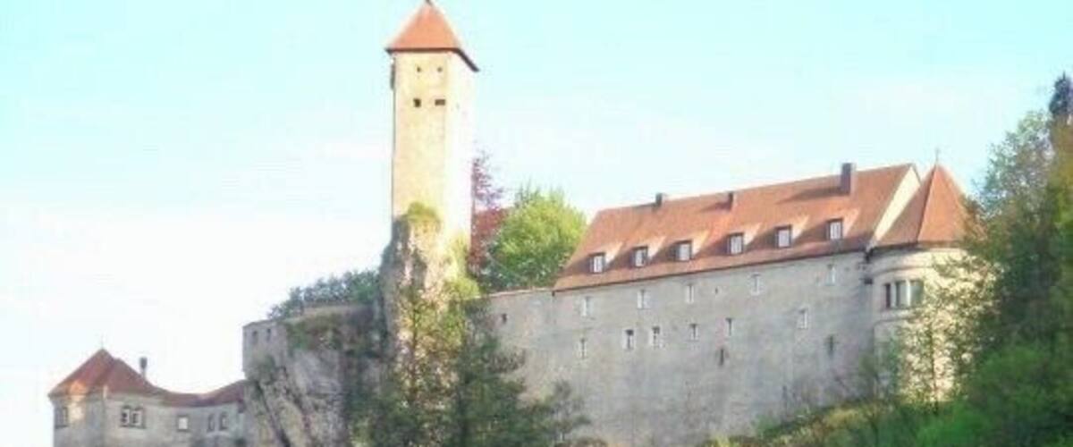 Veldenstein castle from the mid 13th century was once home to Herman Goering and has a bunker underneath. Great place to visit, eat and of course try the Veldensteiner beer! #matgothunts