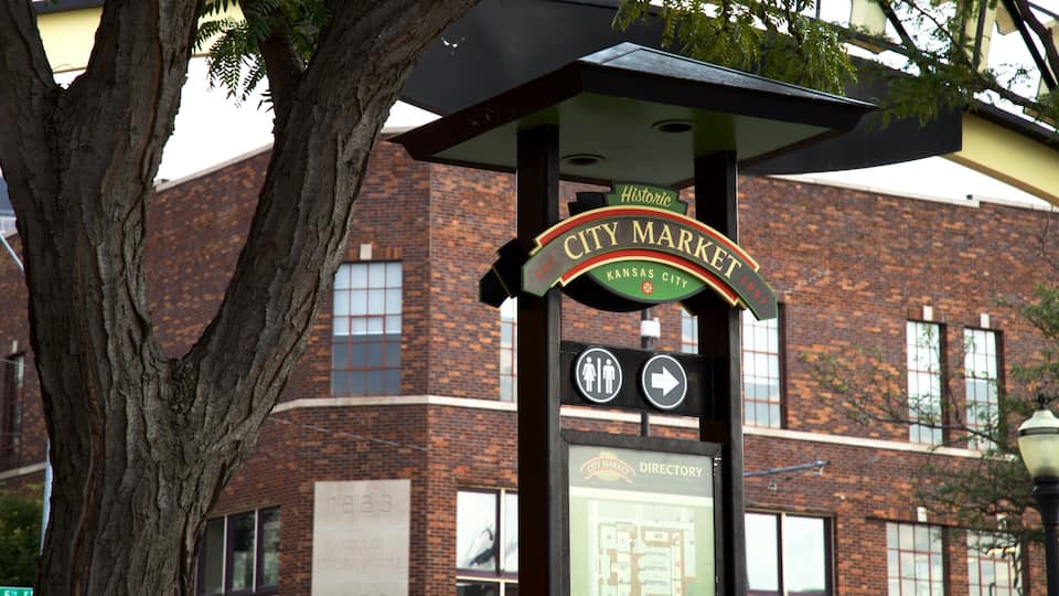 River Market featuring signage