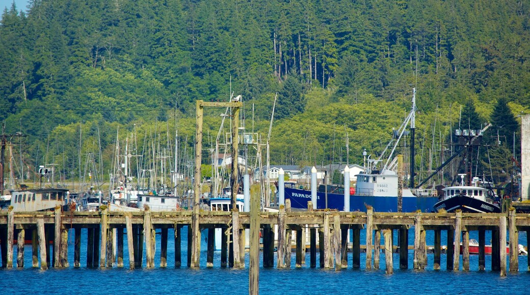 Neah Bay which includes a marina, a bay or harbour and boating