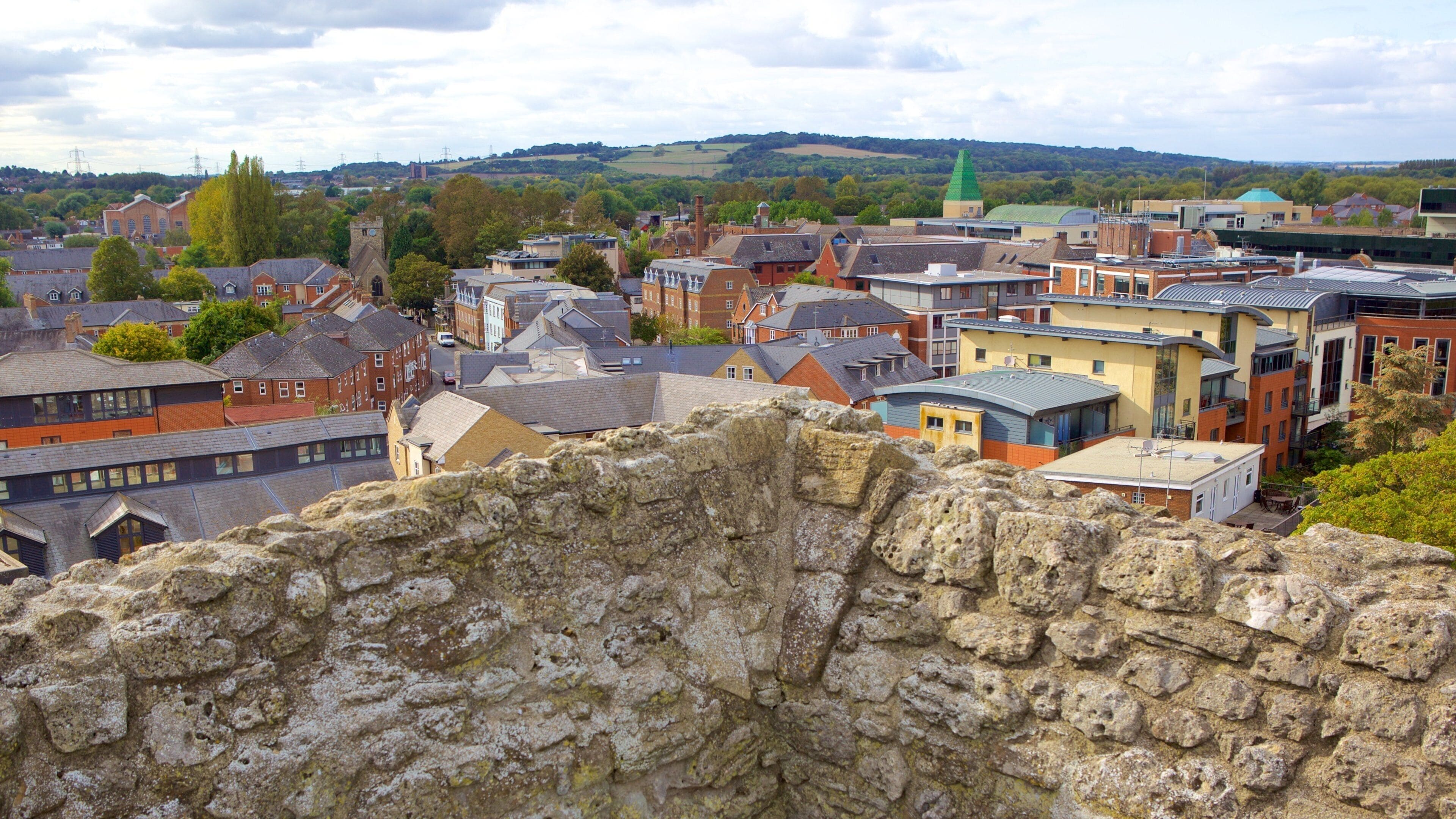 Oxford Castle showing a small town or village