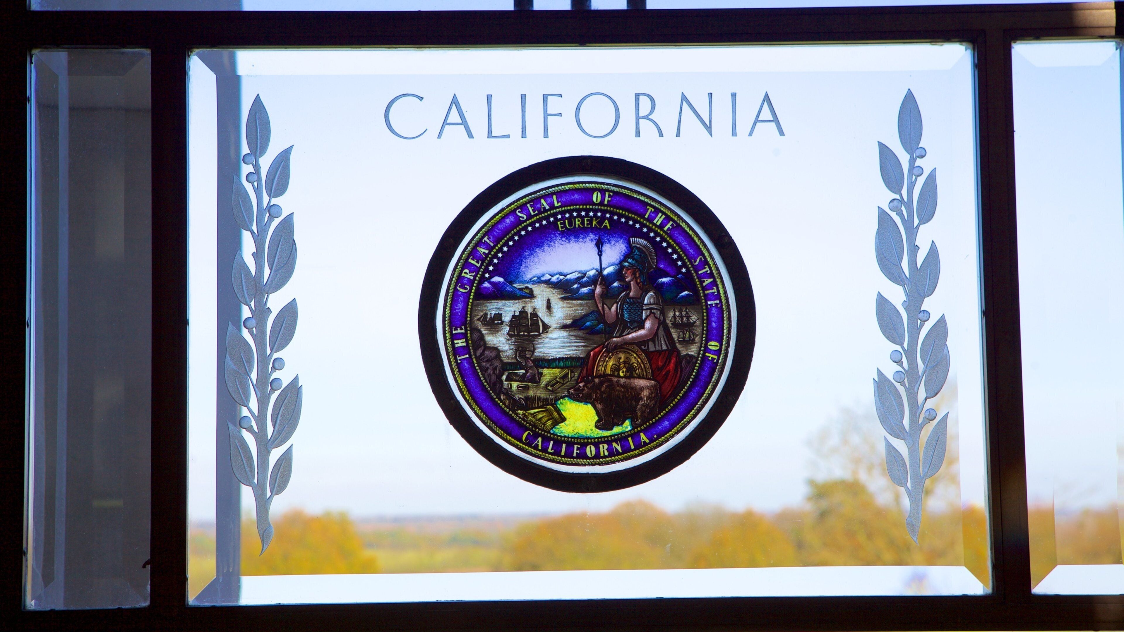 Cambridge American Cemetery and Memorial fasiliteter samt skilt