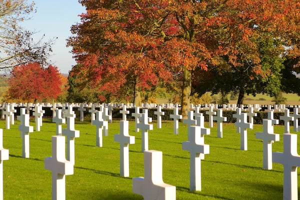 Cambridge American Cemetery and Memorial showing a cemetery