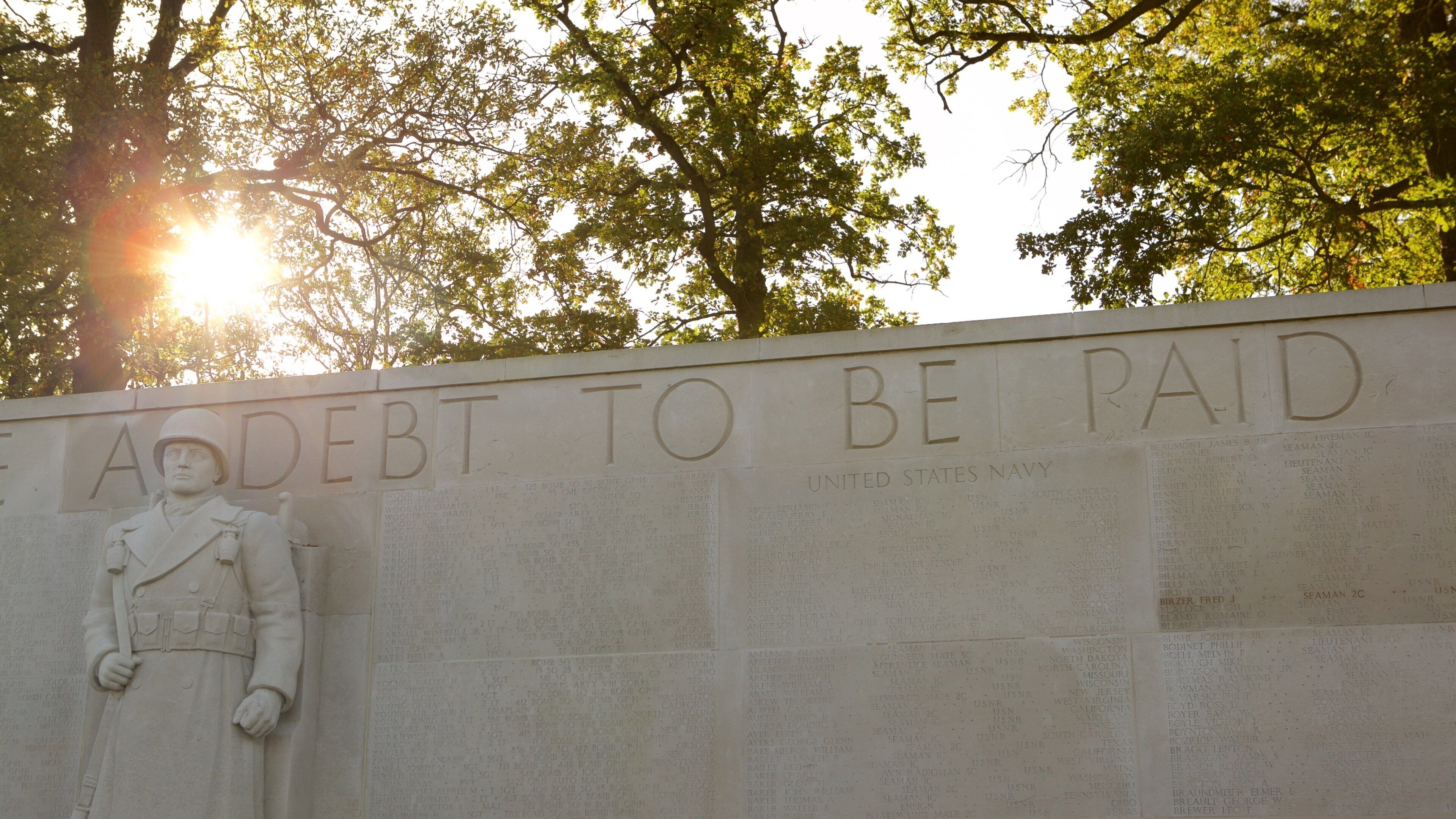 ケンブリッジ アメリカン セメタリー アンド メモリアル フィーチャー 像あるいは彫刻
