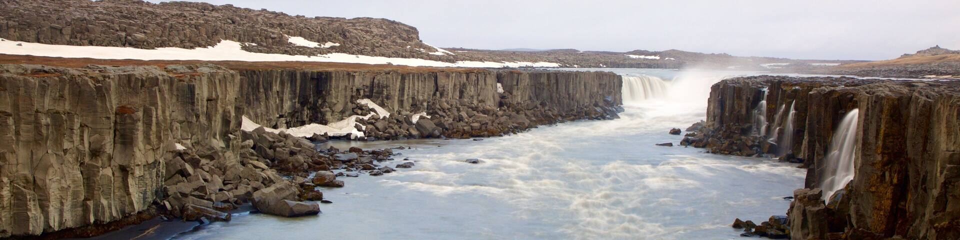 Skinnastadur featuring a gorge or canyon, a cascade and a river or creek