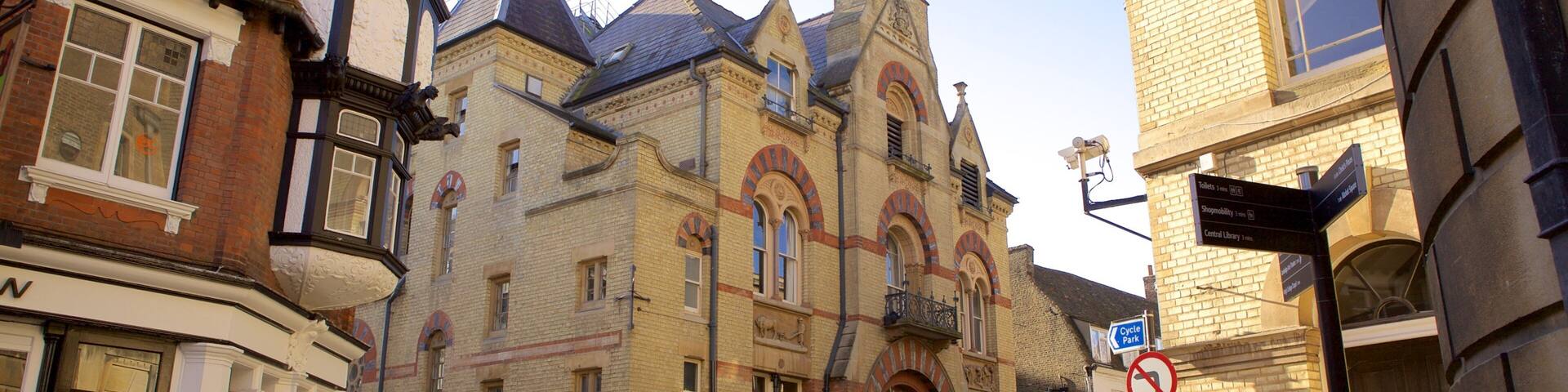Cambridge Corn Exchange showing heritage elements and street scenes