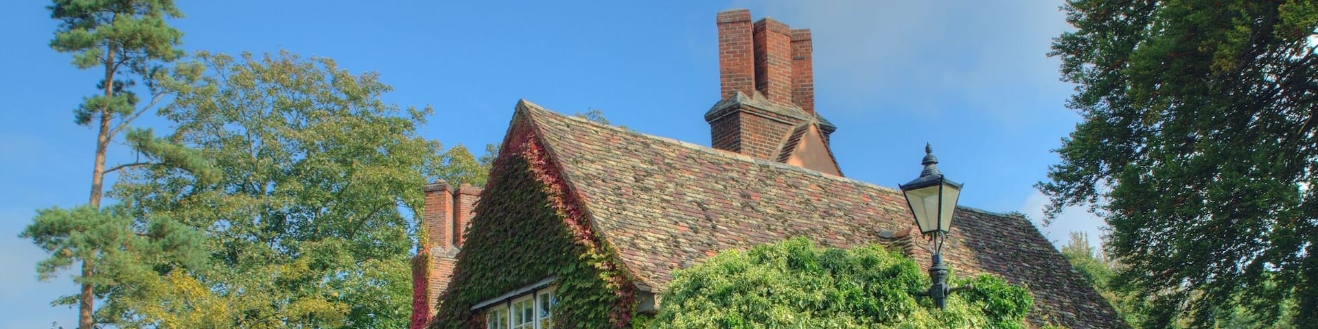 The Old Vicarage in the Cambridgeshire village of Grantchester is a house associated with the poet Rupert Brooke, who lived nearby and in 1912 immortalised it in an eponymous poem. Wikidata has entry Q26420674 with data related to this item.