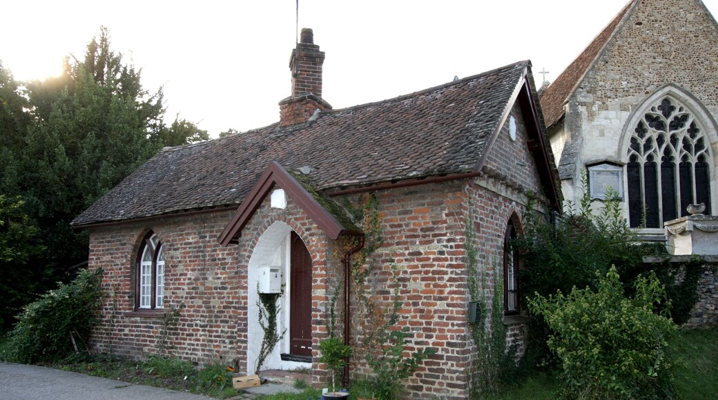 Manor Farm Lodge Wikidata has entry Q26616032 with data related to this item.