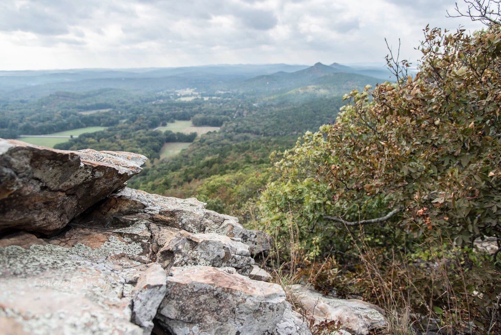 An easy hike up with such a peaceful view from the top! I wanted to pitch a tent & never come down :)