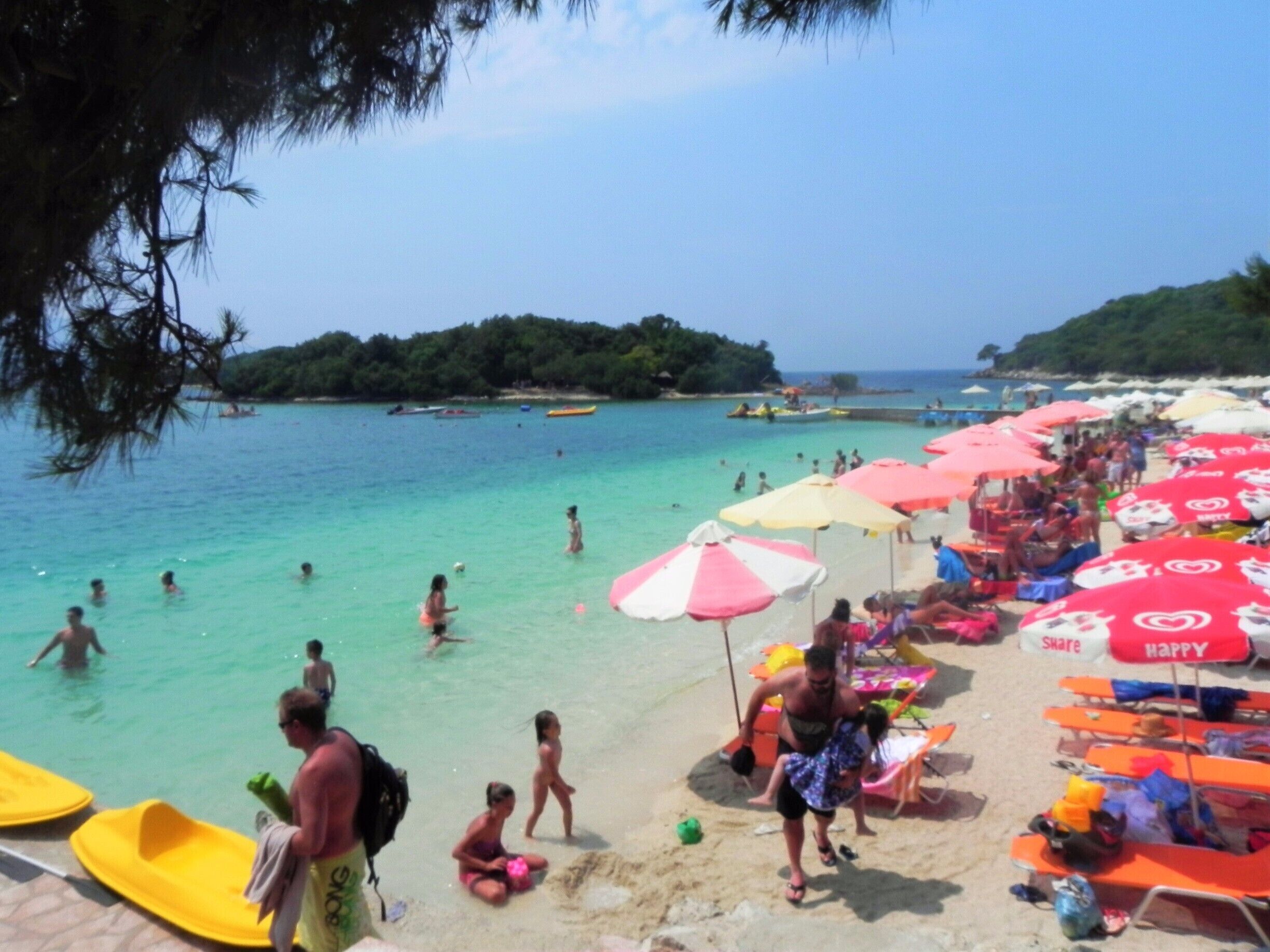 Beach in Ksamil. Small town near Saranda, and very very close to Korfu. Right there i met a man from Kosovo, which has a wife from Kraków. Uncommonly you can talk with Kosovar in Polish :) 
