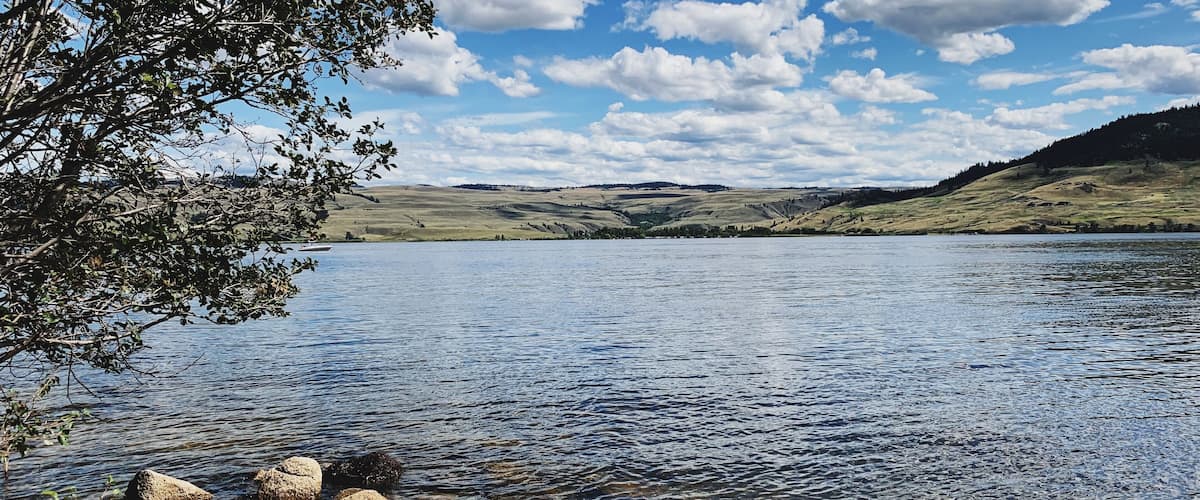 Chipmunks, greenery, bald eagles, heat, clear lake water, and more... Monck Park offers the best of what BC summers are made of, just a small drive from Vancouver. #LifeatExpedia