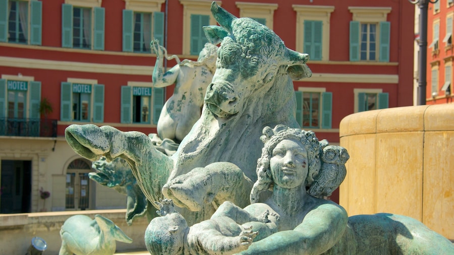 Place Massena showing a statue or sculpture