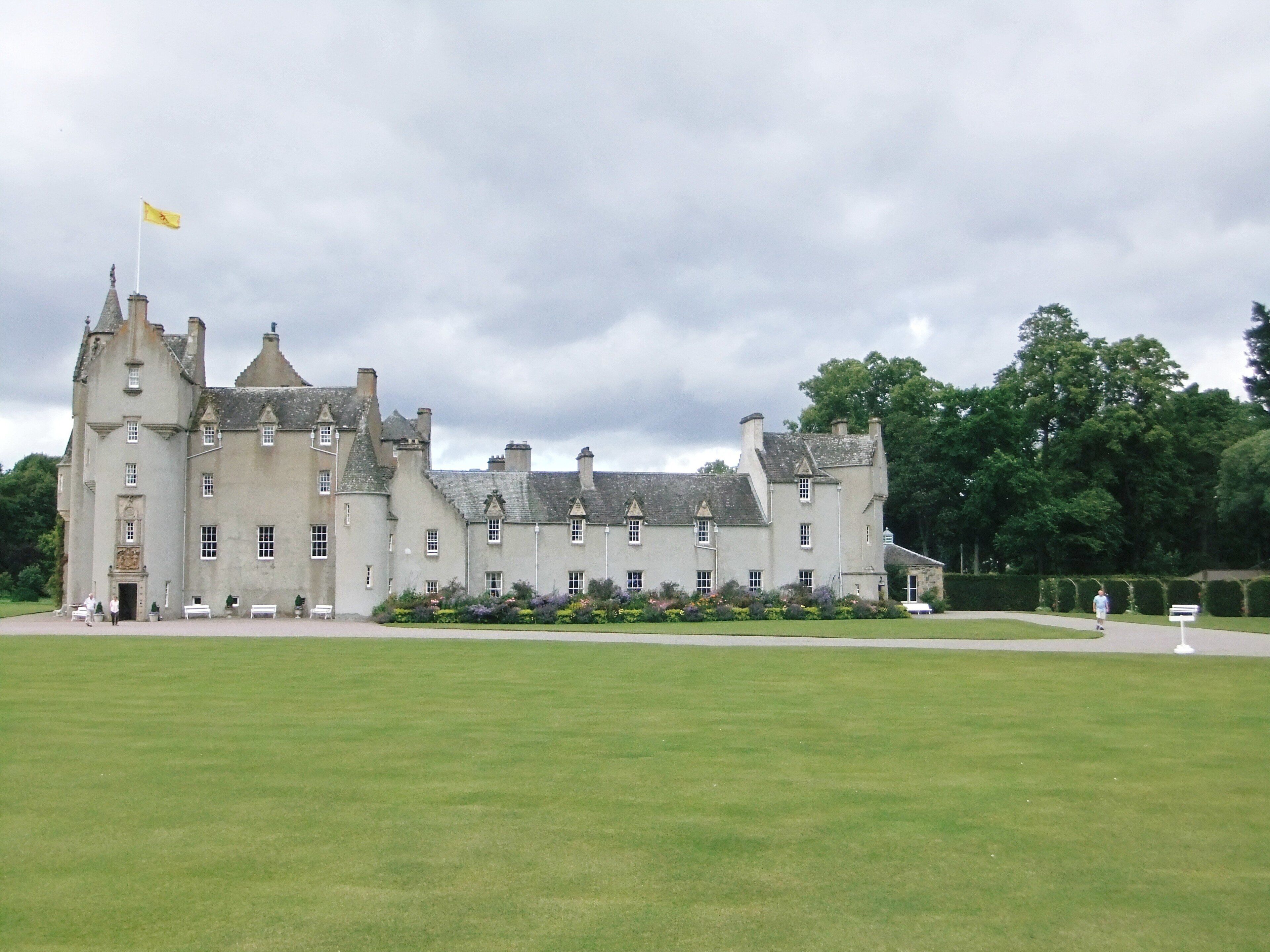 lovely castle stilled lived in and very nice to visit