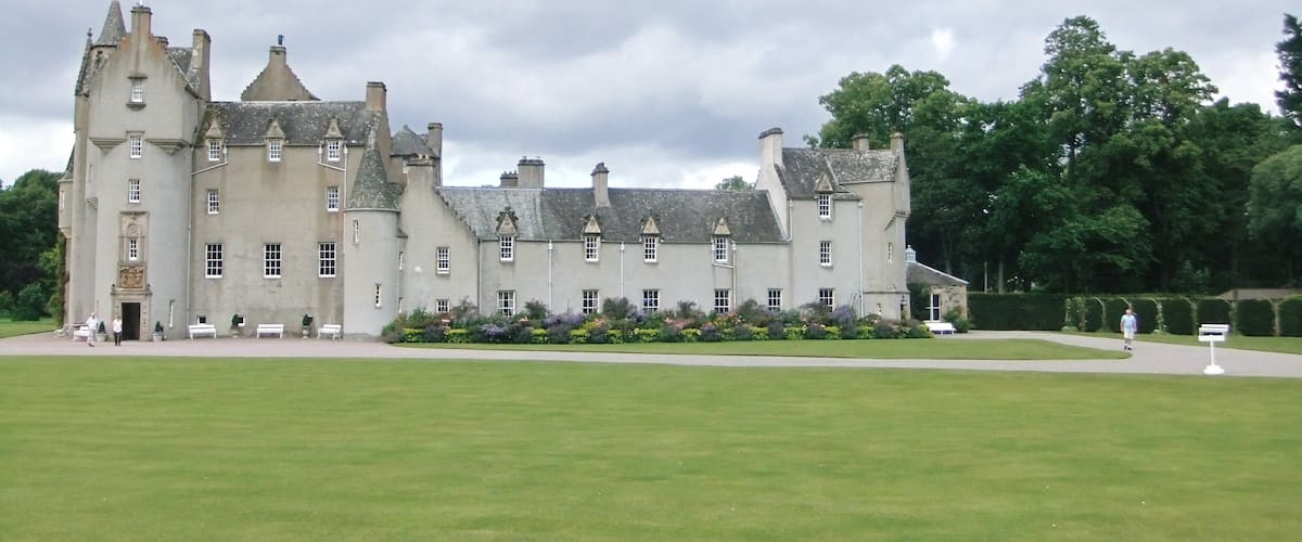 lovely castle stilled lived in and very nice to visit