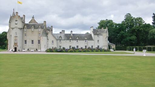 lovely castle stilled lived in and very nice to visit