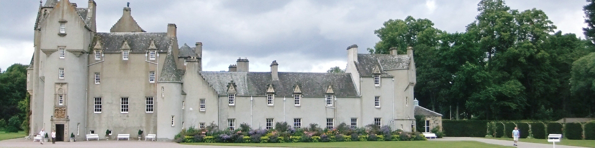 lovely castle stilled lived in and very nice to visit