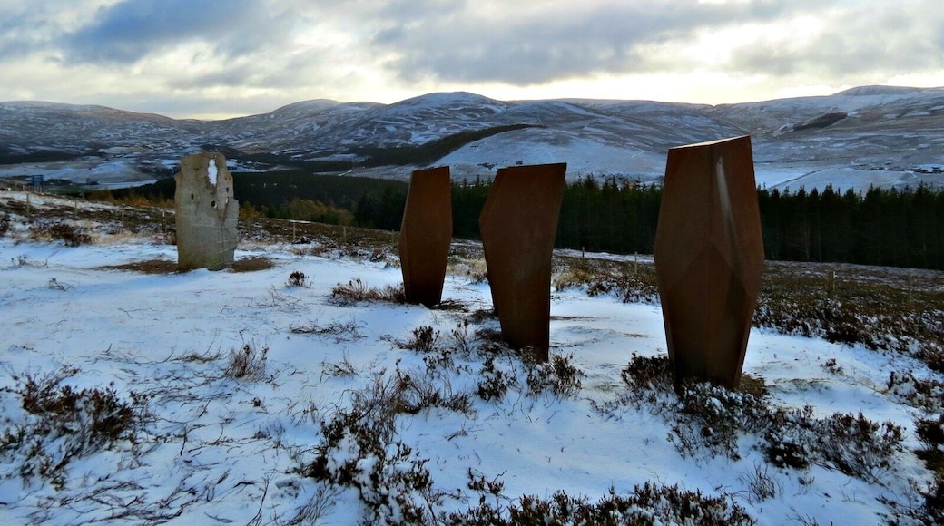 📍Standing Stone, near Corgarff Castle
Located by the roadside between the Lecht Ski Centre and Corgarff Castle, stands a strange set of "windbreaker seats" and a standing stone. The stone has a couple of holes bored through which offer a unique view towards Corgarff Castle. The windbreaker seats are a clever addition to the awesome view. When I visited the temperature was at -1 c and a windchill ❄️ of the North Pole, it was a welcome shelter for picture taking.