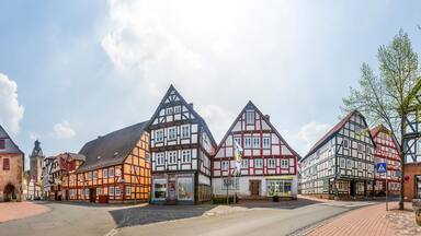 Rathausvorplatz, Rathaus und Kilianskirche, Korbach, Hessen