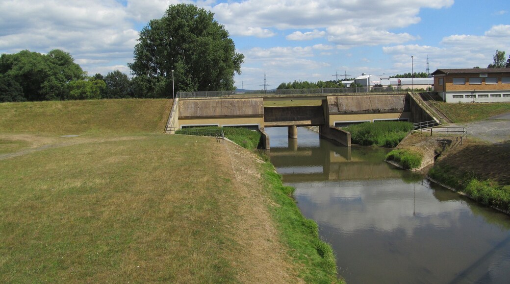 Blick von der Osttangente auf das Sperrwerk der Schwalm