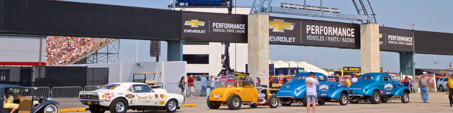 ルーカス オイル レースウェイ どの含み 標識