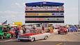 Un événement consacré aux voitures anciennes organisé au circuit Lucas Oil Raceway à Indianapolis, où des voitures classiques seront exposées.