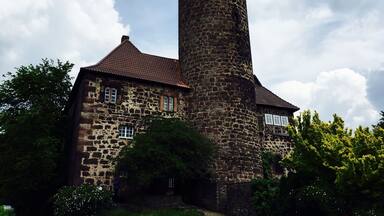 Ludwigstein Castle is a 15th-century castle overlooking the river Werra and surrounded by beautiful woodland.
#castle #pathfinders #germanscouts