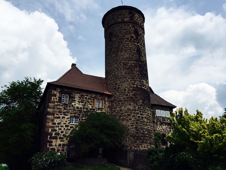 Ludwigstein Castle is a 15th-century castle overlooking the river Werra and surrounded by beautiful woodland.
#castle #pathfinders #germanscouts