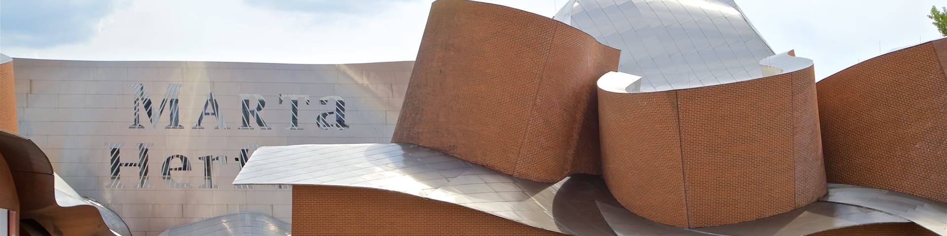 Museu MARTa Herford que inclui arquitetura moderna