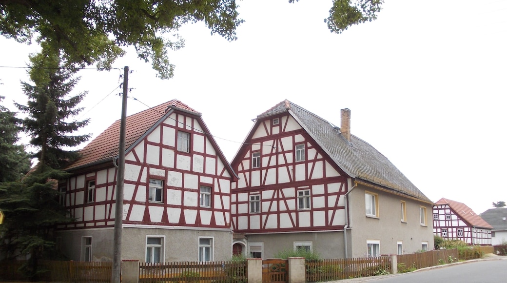 Half-timbered houses near the church in Rudelswalde (Crimmitschau, Zwickau district, Saxony)