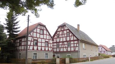 Half-timbered houses near the church in Rudelswalde (Crimmitschau, Zwickau district, Saxony)