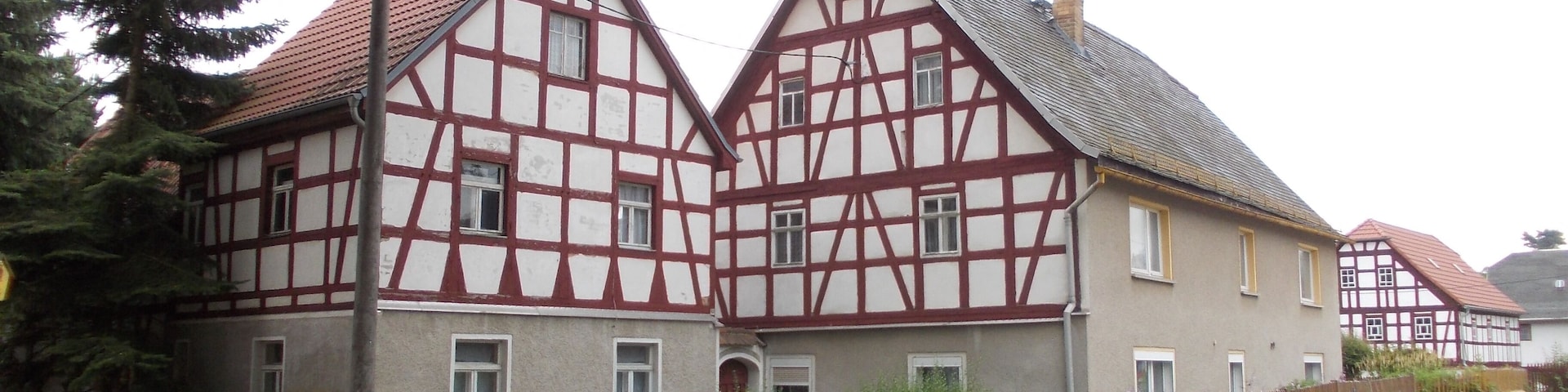 Half-timbered houses near the church in Rudelswalde (Crimmitschau, Zwickau district, Saxony)