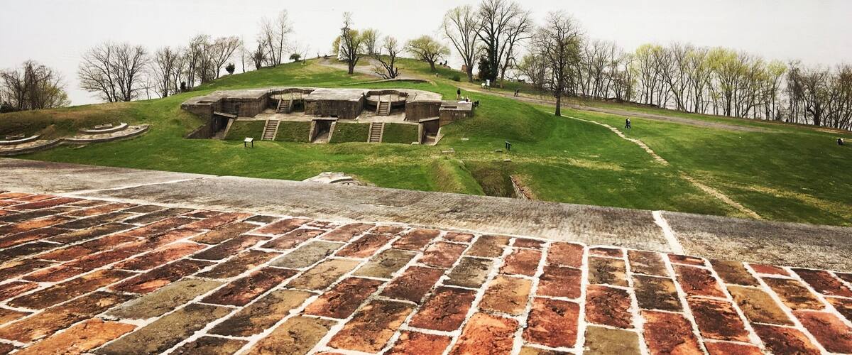 The look out point from fort Washington and below are where the guns would have been and the dug out are where the mines used to be
#green