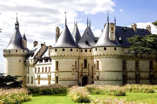 Chùteau de Chaumont appears as if it's straight from the page of a fairy tale. This multi-towered and turreted fortress-like chùteau was founded in the year 1000, rebuilt by King Louis XI around 1465 and acquired by Catherine de Médicis in 1550. The chùteau's apartments, including the Catherine de Médicis room, are beautifully appointed with historic tapestries and works of art. Many of the rooms have been recently embellished with renovated furnishings and decor, allowing visitors to appreciate the chùteau in all its original glory. Both the chùteau and its English-style gardens are open to the public. Adding to its tourist appeal, the Domaine de Chaumont-sur-Loire presents contemporary "Art Season" exhibits, changing annually to showcase the work of emerging artists, with artworks, sculptures, and creative installations displayed throughout the chùteau and gardens. The chùteau also hosts the "Festival International des Jardins," a garden design festival that draws inspiration from concepts in literature and poetry.