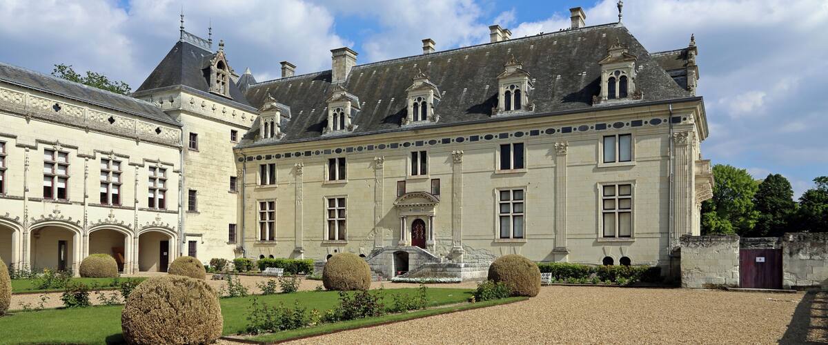 This building is classé au titre des Monuments Historiques. It is indexed in the Base Mérimée, a database of architectural heritage maintained by the French Ministry of Culture, under the reference PA00108988 .